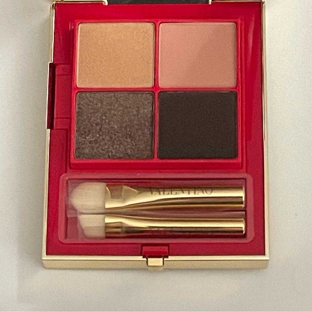 Valentino Color-Flip Eyeshadow Palette in “When in Paris”